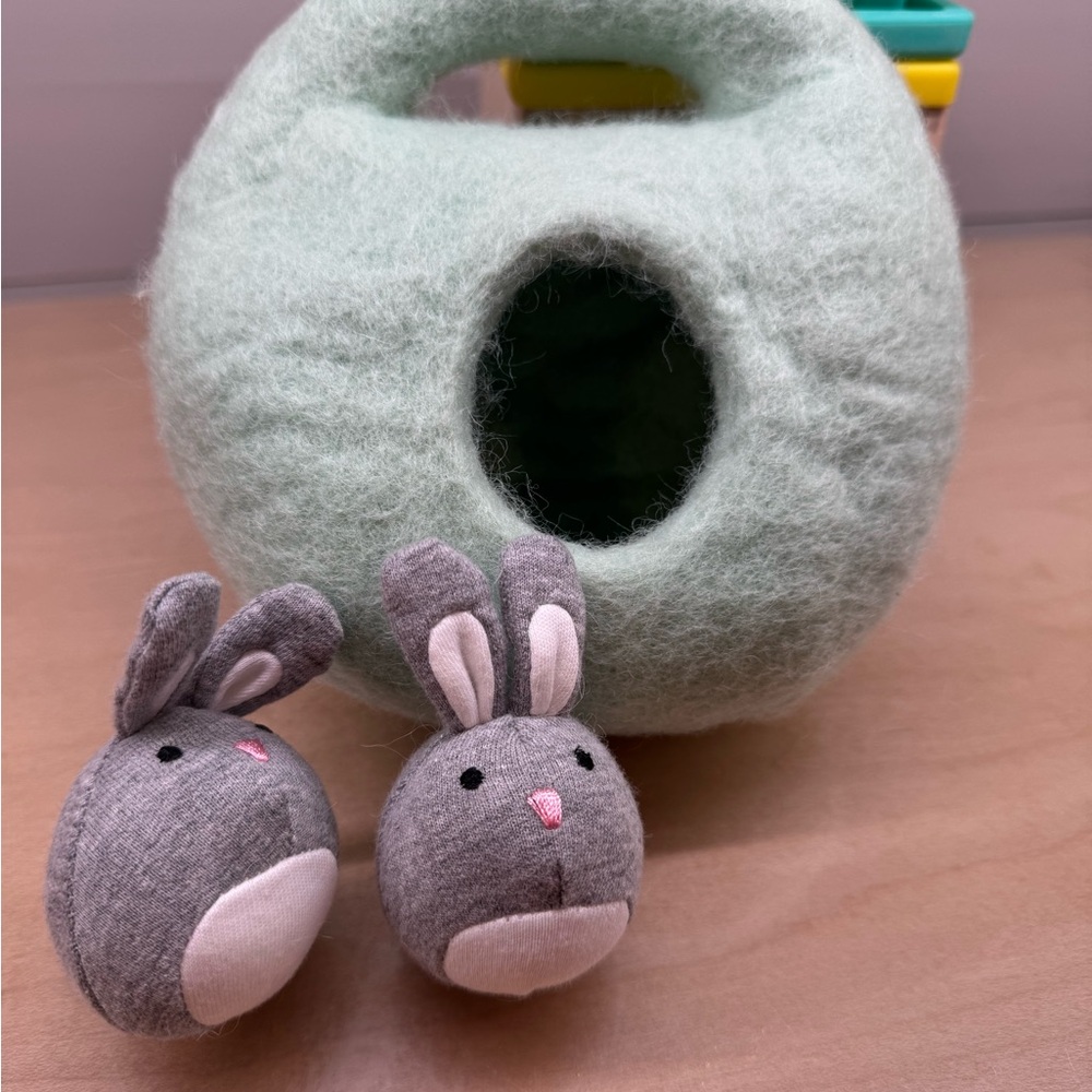 Lovevery Small Pets Felt Hideaway with Gray Bunny Toys - Soft Mint Hideout